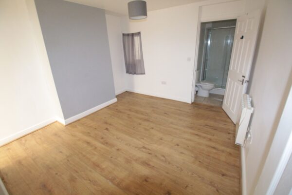 Flat A 143 Newark Road, Lincoln, Lincolnshire, LN5 8NQ