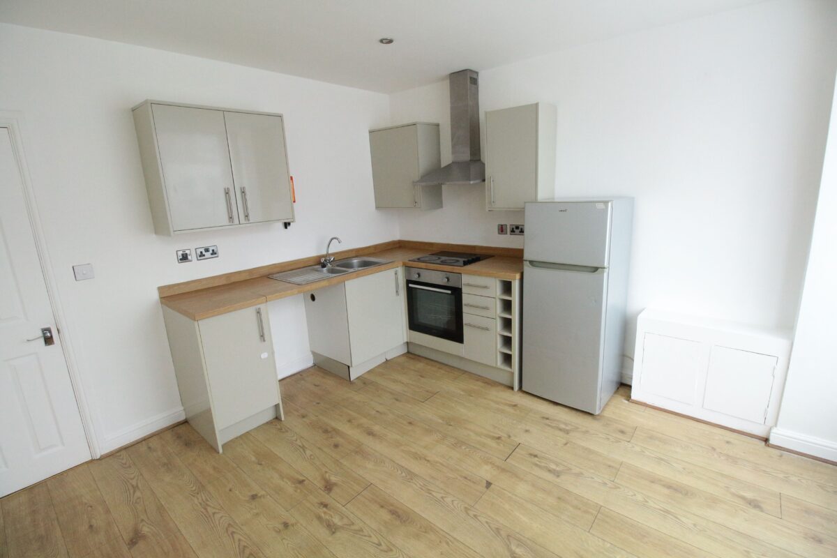 Flat A 143 Newark Road, Lincoln, Lincolnshire, LN5 8NQ