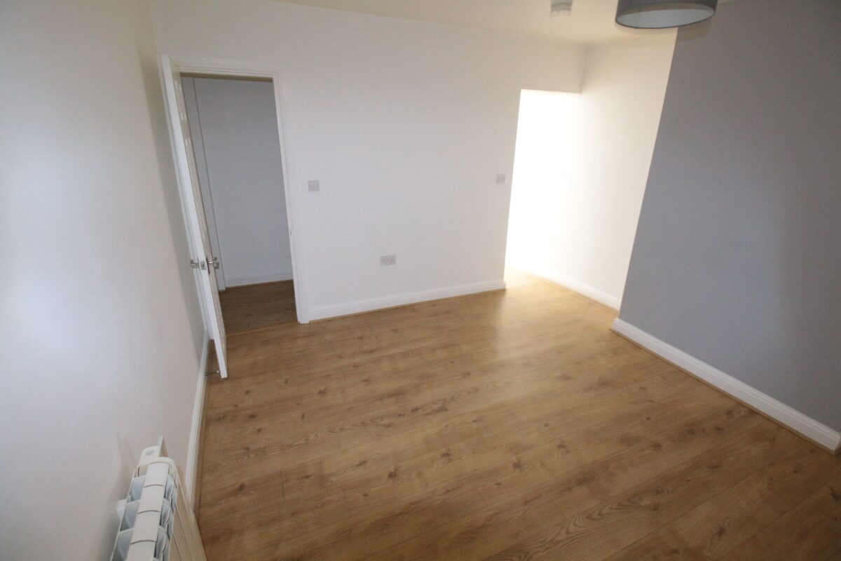 Flat A 143 Newark Road, Lincoln, Lincolnshire, LN5 8NQ