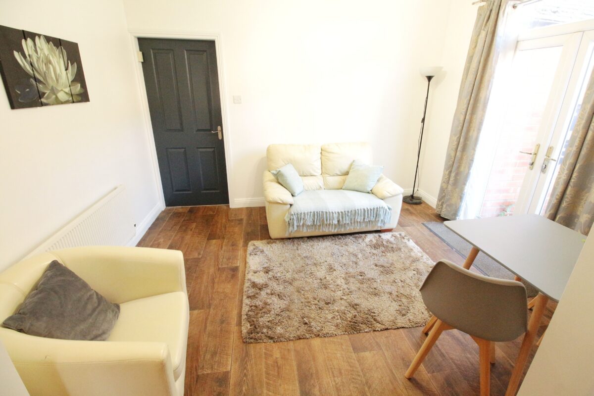 Flat 1, 23 The Avenue, Lincoln, Lincolnshire, LN1 1PD