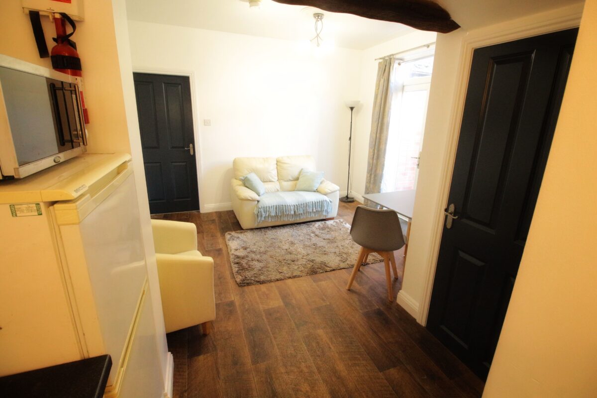 Flat 4, 23 The Avenue, Lincoln, Lincolnshire, LN1 1PD