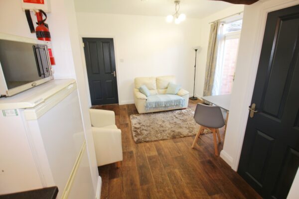 Flat 1, 23 The Avenue, Lincoln, Lincolnshire, LN1 1PD