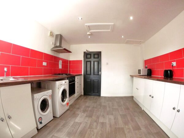 Student Accommodation, 39 Monks Road, Lincoln, Lincolnshire, LN2 5HN