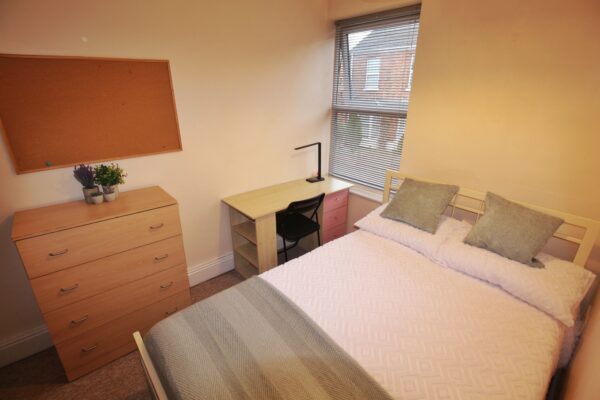 Student Accommodation, 96 Newland Street West, Lincoln, Lincolnshire, LN1 1PH
