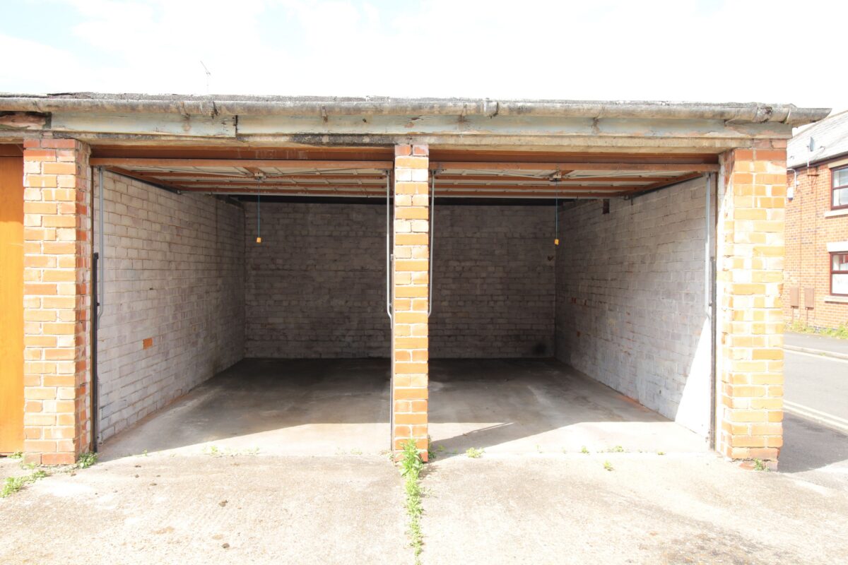 Double Garage, 1 Mill Lane, Lincoln, Lincolnshire, LN5 7QN, United Kingdom